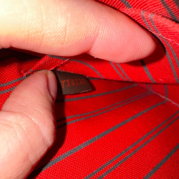 Authentic Louis Vuitton Damier Ebene Neverfull Pochette - Picture 4 of 9